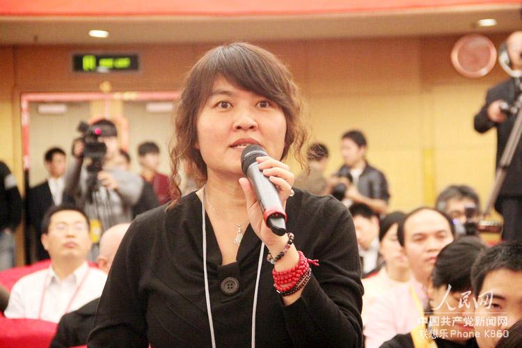 光明日報、光明網記者提問（人民網記者 毛雷 攝）