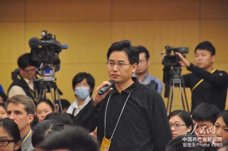 檢察日報記者現場提問。人民網 張啟川 攝