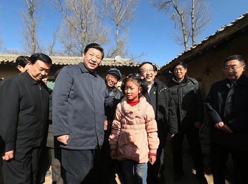 2013年2月2日至5日，中共中央總書記習(xí)近平來到甘肅看望慰問各族干部群眾，並向全國各族人民表達美好的新春祝福。2月3日，習(xí)近平來到定西市渭源縣田家河鄉(xiāng)元古堆村看望鄉(xiāng)親們。這是習(xí)近平與一名小女孩親切交談。