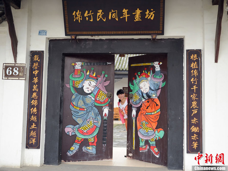 綿竹年畫村成為當?shù)芈糜蔚亍⒅铱?攝