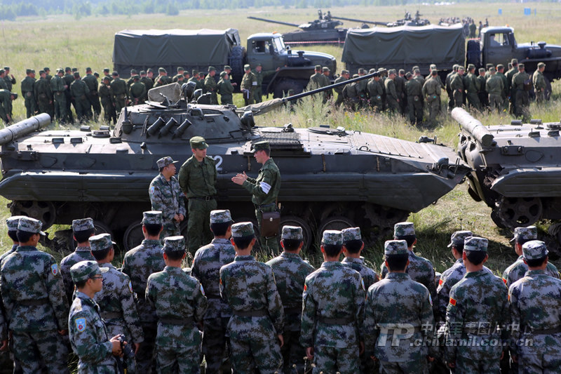 “和平使命—2013”中俄聯合反恐軍事演習,戰役籌劃開始,部隊訓練在切巴爾庫爾綜合訓練場展開。8月5日,雙方參演部隊組織了臨戰安全協同,就實兵、實裝、實彈中傷員救護、通過雷區、單兵防護、實彈射擊、裝備搶修、彈種識別、反恐行動、戰術協同等10方面的安全要素逐一進行協同,為下一步聯合反恐打下了良好的基礎。
