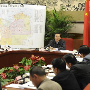 張德江同志照片集            2011年2月26日，中央政治局委員，國(guó)務(wù)院副總理張德江舉行會(huì)議部署在利比亞中國(guó)公民的安全撤離工作。