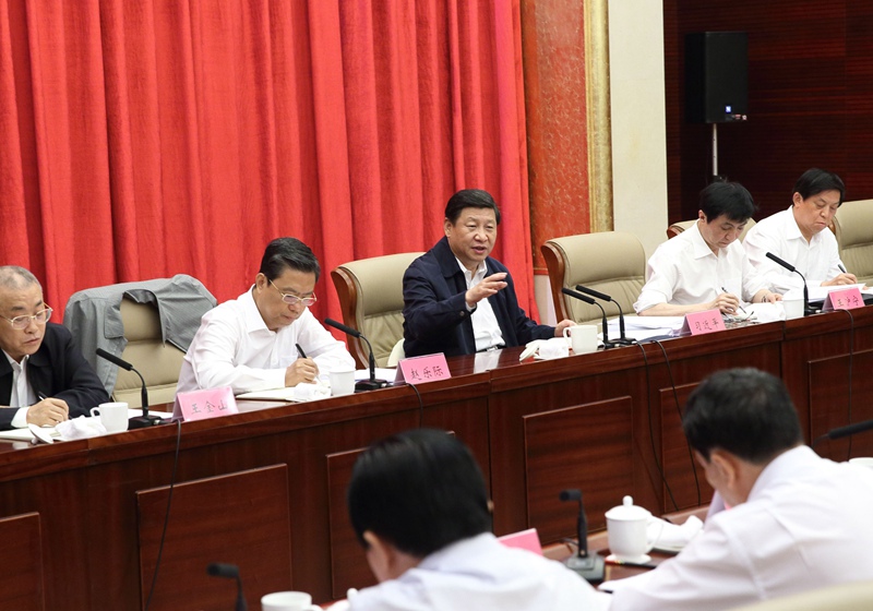 9月23日至25日，中共中央總書記、國家主席、中央軍委主席習近平到黨的群眾路線教育實踐活動聯系省河北，全程參加並指導省委常委班子專題民主生活會。這是25日上午，習近平在河北省委常委班子專題民主生活會上講話。 新華社記者蘭紅光攝