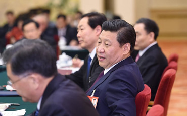 談作風建設 提“三嚴三實”
3月9日下午,習近平參加十二屆全國人大二次會議安徽代表團的審議。習近平表示,作風建設永遠在路上。如果前熱后冷、前緊后松,就會功虧一簣。各級領導干部都要樹立和發揚好的作風,既嚴以修身、嚴以用權、嚴以律己,又謀事要實、創業要實、做人要實。【詳細】復合式循環農業模式這條路子值得好好總結 陳光輝代表是休寧縣霞溪新林草農民專業合作社理事長,他多年扎根農村,執著探索以新林草種植為主鏈的復合式循環農業模式。 “我期待這種模式能夠造福人民,這就是我的中國夢。 ”
“你土地流轉規模有多大? ”“選擇哪些比較適合的品種? ”“經營效益是否可觀? ”
得到滿意的回答,總書記高興地說,這條路子值得好好總結。回憶滁州調研往事:我想有機會一定再去! “滁州市的廣大干群、小崗村的鄉親們讓我在這里捎句話給您——他們盼望您在繁重的國事中保重身體,他們更期盼您去滁州小崗這塊改革的熱土視察工作。 ”張祥安掏出了鄉親們的心里話。
“我也請你向父老鄉親們轉達問候,我對滁州很有感情。 ”總書記深情回憶了1978年到滁州調查研究的往事。
30余年彈指一揮間,他對當年的人和事記憶猶新。 “我有筆記,還能翻出來。 ”
“我想有機會一定再去! ”總書記說。【詳細】