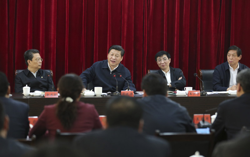 3月17日至18日，中共中央總書記、國家主席、中央軍委主席習近平在河南省蘭考縣調研指導黨的群眾路線教育實踐活動。這是3月18日，習近平聽取蘭考縣教育實踐活動情況匯報，並發表重要講話。 新華社記者丁林攝