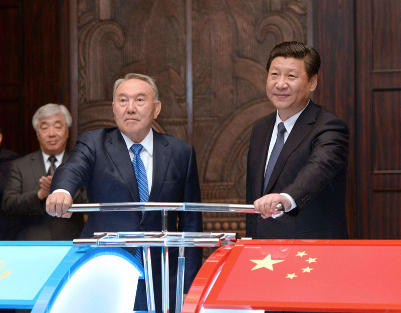 5月19日，國家主席習近平在上海同哈薩克斯坦總統納扎爾巴耶夫舉行會談。這是會談后，兩國元首共同出席中哈連雲港物流場站項目遠程投產儀式。新華社記者 馬佔成 攝