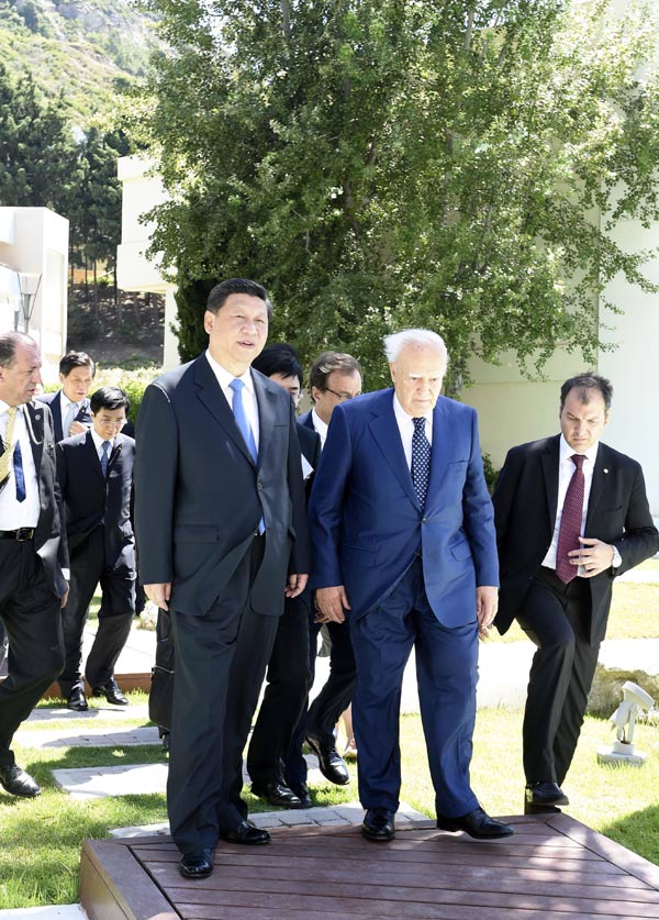 7月13日，中國國家主席習近平在希臘羅德島會見希臘總統(tǒng)帕普利亞斯。 新華社記者 李學仁 攝