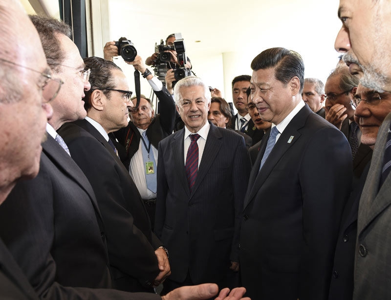 這是兩院議長迎接習(xí)近平主席，並介紹議員代表。 新華社記者李學(xué)仁 攝