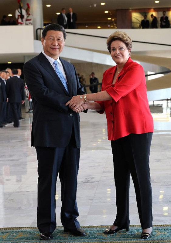 當地時間7月17日，國家主席習近平在巴西利亞出席巴西總統羅塞夫舉行的歡迎儀式。 新華社記者劉建生攝