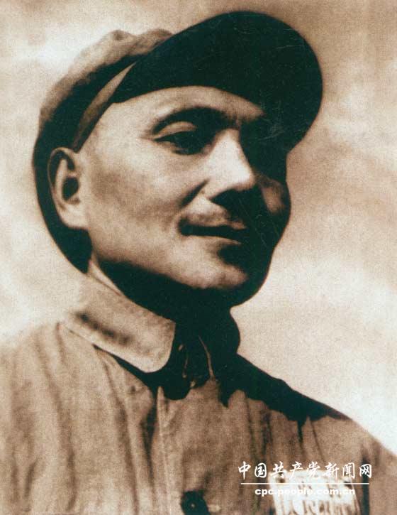 1945年8月，鄧小平任晉冀魯豫中央局書記兼軍區(qū)政治委員