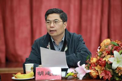 胡建淼：司法改革最大亮點(diǎn)　　本次司法改革措施中最大的亮點(diǎn)是提出了建立領(lǐng)導(dǎo)干部干預(yù)司法活動、插手具體案件處理的記錄、通報和責(zé)任追究制度。