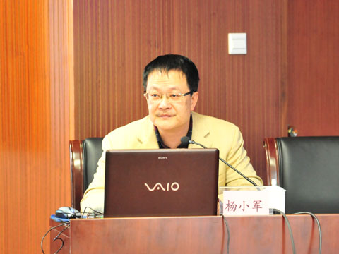 楊小軍:四中全會標(biāo)志治國理政大轉(zhuǎn)折　　確的告訴全黨、全國人民和全世界，在道路問題上我們一直不動搖，今天更是堅定不移的。