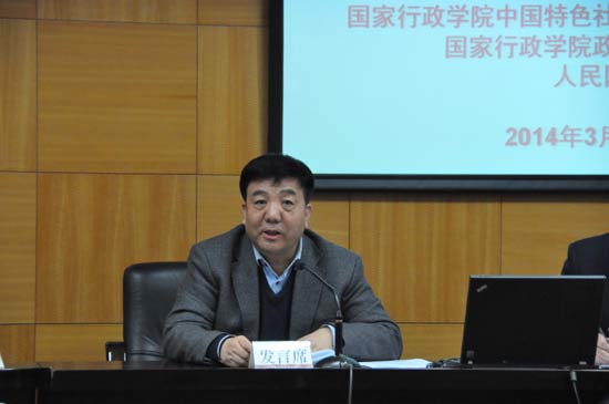 范文：對社會主義政治文明的新發(fā)展　　政治文明主要包括政治觀念、政治制度和政治行為文明。在這三個方面四中全會都提出了新觀點(diǎn)。