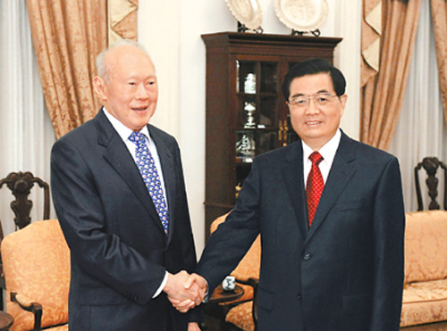 2009年11月11日，胡錦濤在新加坡會見新加坡內(nèi)閣資政李光耀