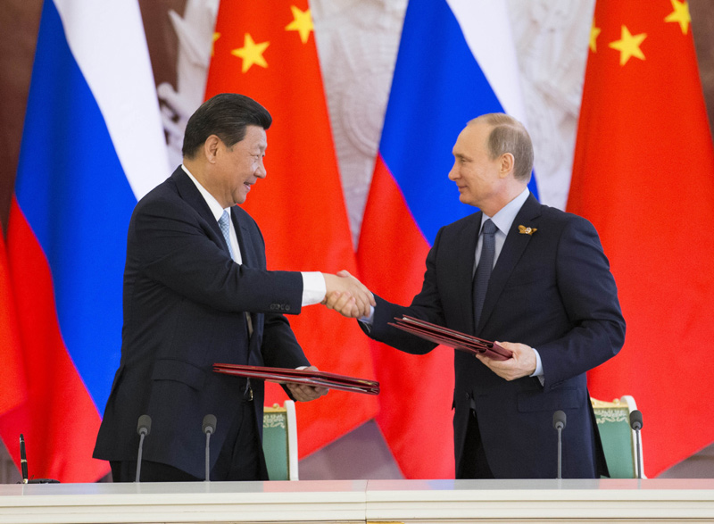 5月8日，國家主席習近平在莫斯科克裡姆林宮同俄羅斯總統普京舉行會談。這是會談后，習近平與普京共同簽署聯合聲明。新華社記者黃敬文攝