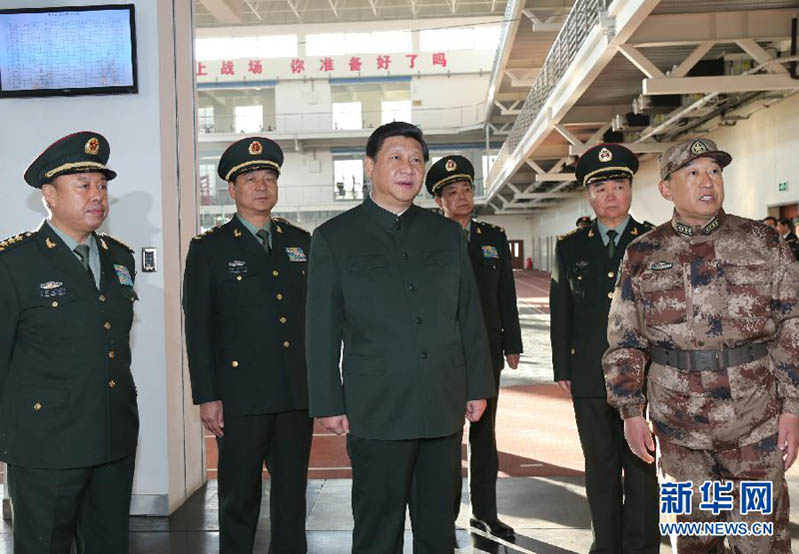 2013年11月28日，習(xí)近平視察濟(jì)南軍區(qū)部隊(duì)。李剛攝