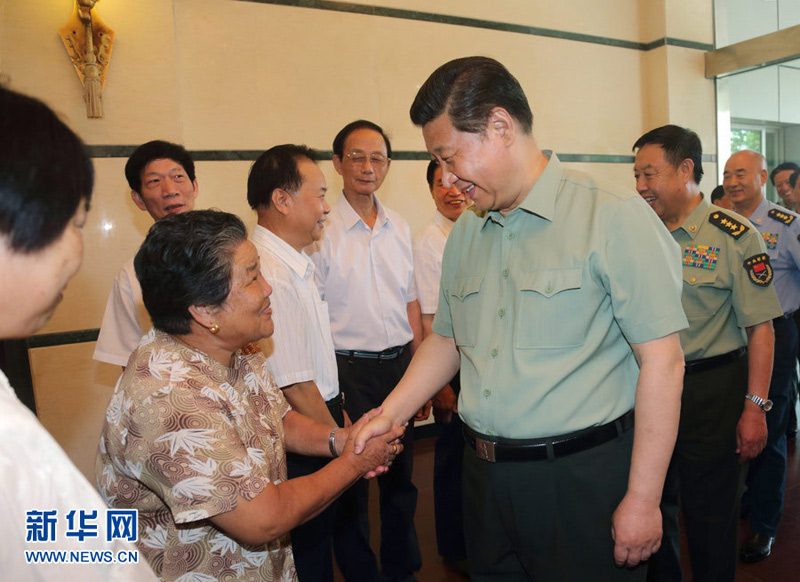 2014年7月30日，習近平與福建雙擁模范代表親切交談。李剛 攝