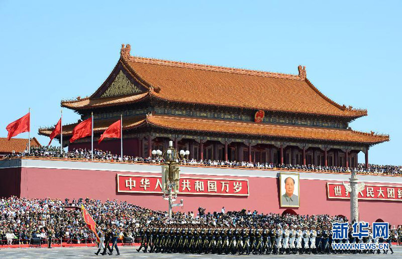 9月3日，中國人民抗日戰爭暨世界反法西斯戰爭勝利70周年紀念大會在北京隆重舉行。這是三軍儀仗隊方隊接受檢閱。 新華社記者 李響 攝