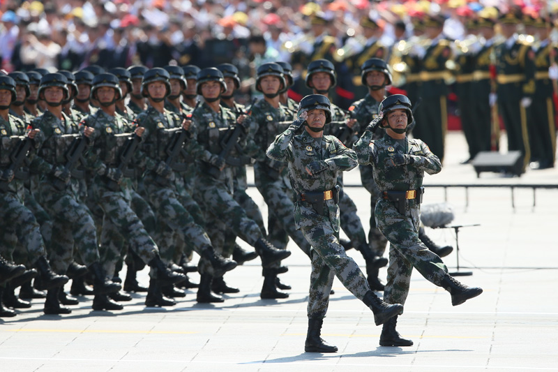 9月3日，中國人民抗日戰爭暨世界反法西斯戰爭勝利70周年紀念大會在北京隆重舉行。這是“雁門關伏擊戰英雄連”英模部隊方隊通過天安門廣場。新華社記者金立旺攝