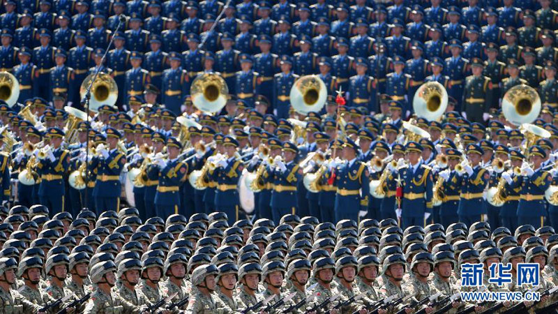 9月3日，中國人民抗日戰爭暨世界反法西斯戰爭勝利70周年紀念大會在北京隆重舉行。這是“攻堅英雄連”英模部隊方隊通過天安門廣場。新華社記者程敏攝