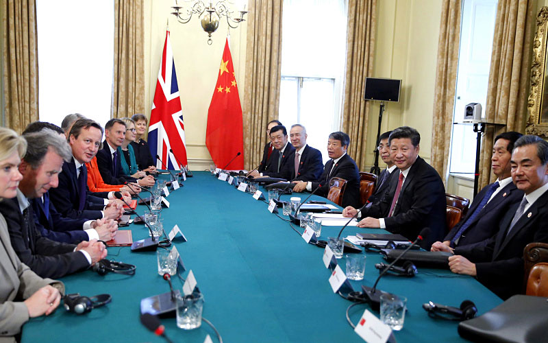 10月21日，國家主席習近平在倫敦唐寧街首相府同英國首相卡梅倫舉行會談。新華社記者 鞠鵬 攝