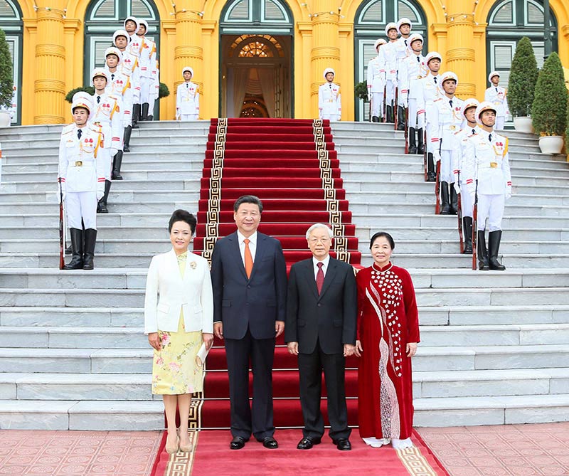 這是會談前，習近平出席阮富仲在主席府廣場舉行的盛大歡迎儀式。新華社記者 蘭紅光 攝