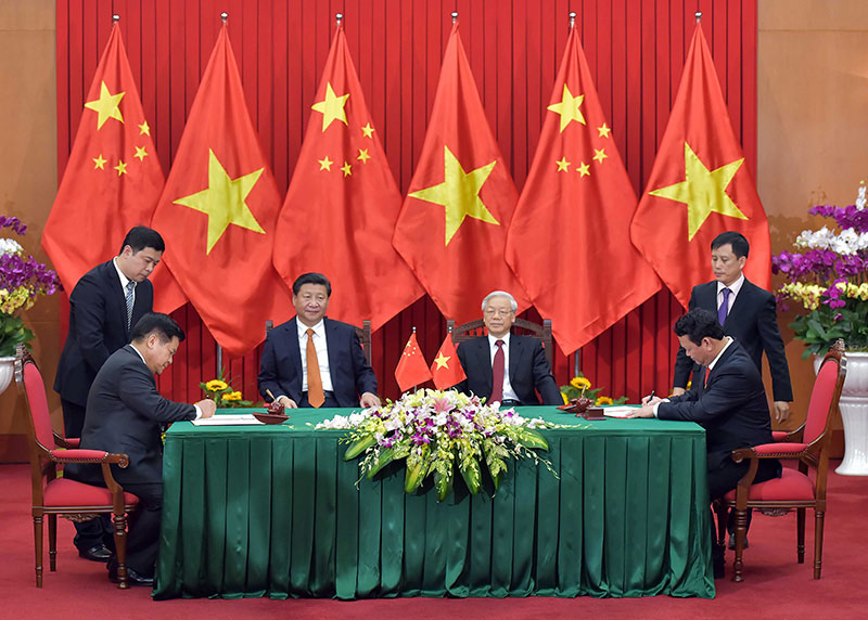 這是會談后，兩國領導人共同見証雙邊合作文件的簽署。新華社記者 李濤 攝