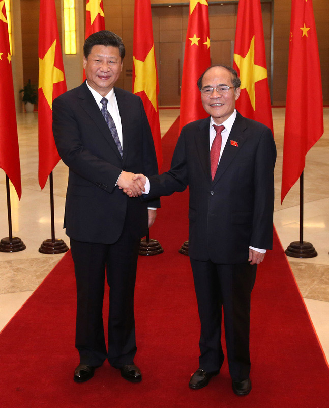 11月6日，中共中央總書記、國(guó)家主席習(xí)近平在河內(nèi)會(huì)見越南國(guó)會(huì)主席阮生雄。新華社記者 龐興雷 攝