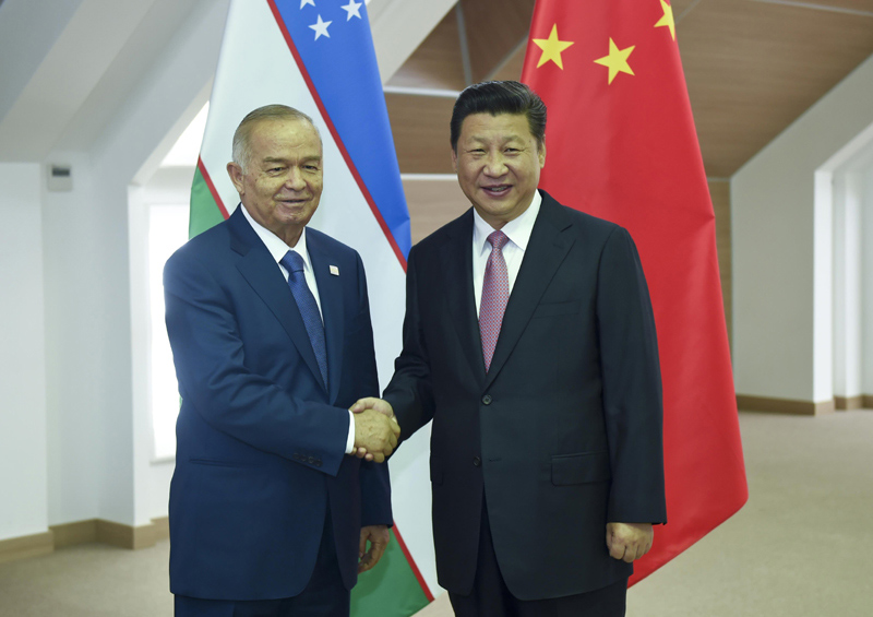 7月10日，國家主席習近平在俄羅斯烏法會見烏茲別克斯坦總統卡裡莫夫。 新華社記者 張鐸 攝