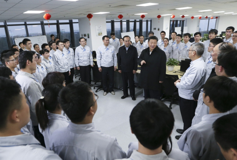 1月4日至6日，中共中央總書記、國家主席、中央軍委主席習近平在重慶調研。這是1月4日下午，習近平在考察重慶京東方光電科技有限公司時勉勵研發人員大膽創新。新華社記者 蘭紅光 攝