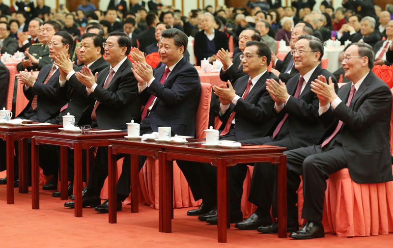 2月6日，中共中央、國(guó)務(wù)院在北京人民大會(huì)堂舉行2016年春節(jié)團(tuán)拜會(huì)。黨和國(guó)家領(lǐng)導(dǎo)人習(xí)近平、李克強(qiáng)、張德江、俞正聲、劉雲(yún)山、王岐山、張高麗等同首都各界人士歡聚一堂，共慶佳節(jié)。新華社記者 龐興雷 攝