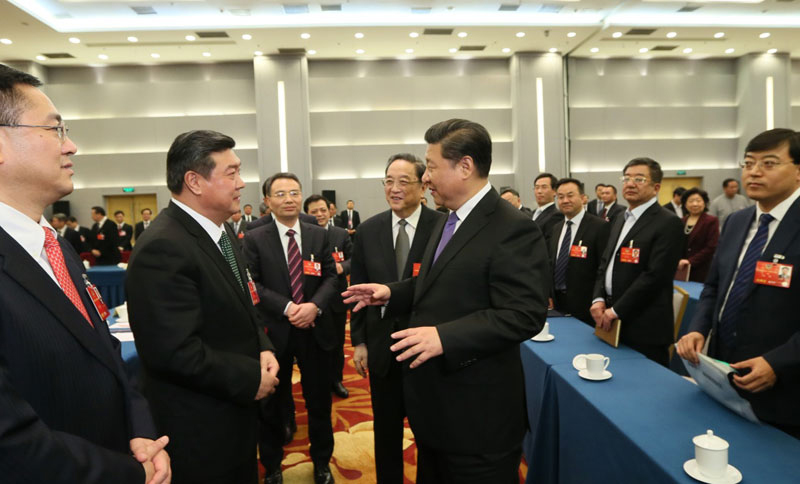 3月4日下午，中共中央總書記、國家主席、中央軍委主席習(xí)近平看望參加全國政協(xié)十二屆四次會(huì)議的民建、工商聯(lián)委員，並參加聯(lián)組會(huì)，聽取委員們意見和建議。中共中央政治局常委、全國政協(xié)主席俞正聲參加看望和討論。新華社記者 蘭紅光 攝