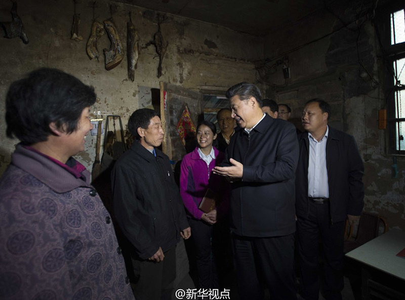 金寨縣是國家級首批重點貧困縣，2011年被確定為大別山片區扶貧攻堅重點縣。24日下午，習近平來到金寨縣花石鄉大灣村走訪村民，同當地干部群眾共商脫貧攻堅大計。