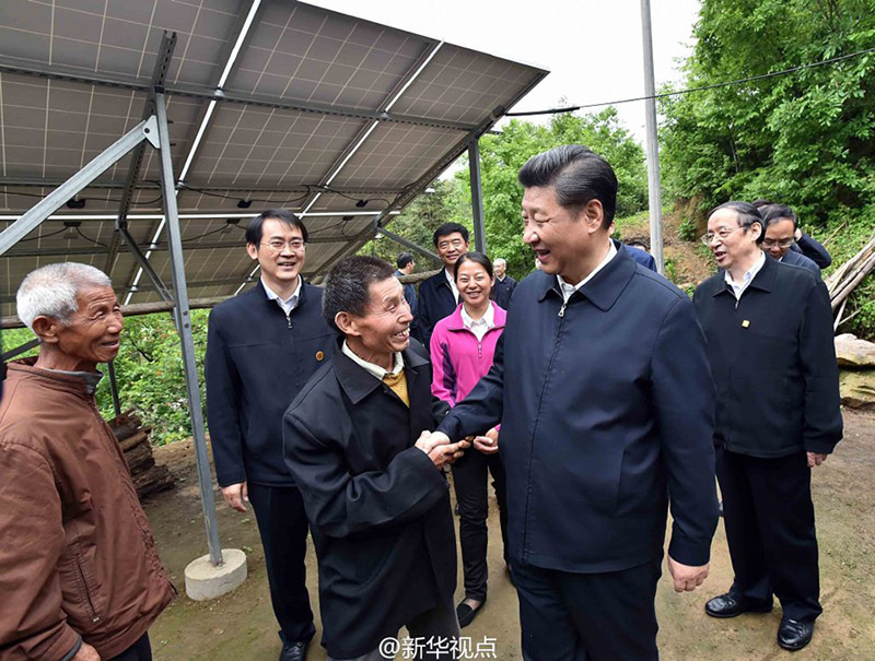 習近平要求各級黨委和政府要懷著對人民的熱愛、按照黨中央提出的精準扶貧要求，打好脫貧攻堅戰，讓老區人民過上幸福美好生活。