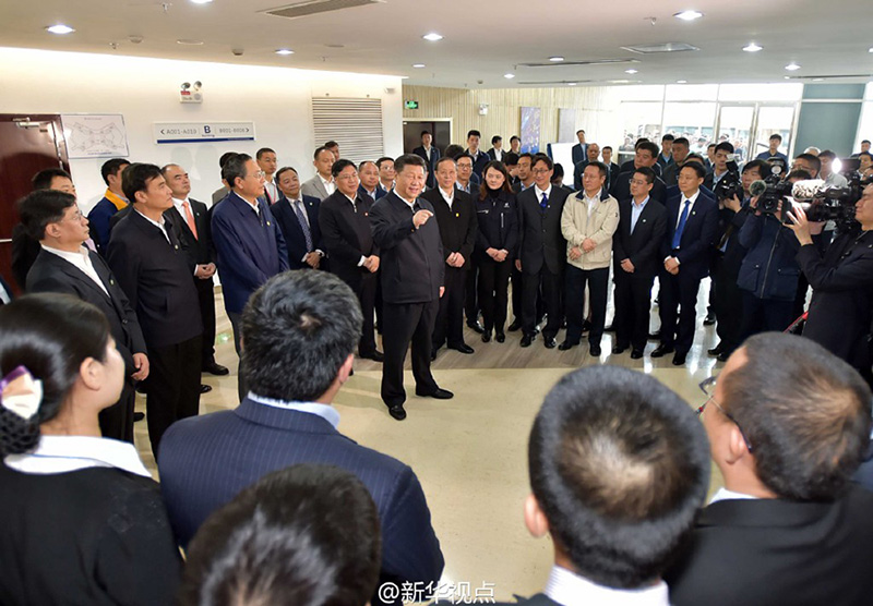 26日上午，習近平來到中國科技大學先進技術研究院，觀看了高新技術企業科技成果集中展示。