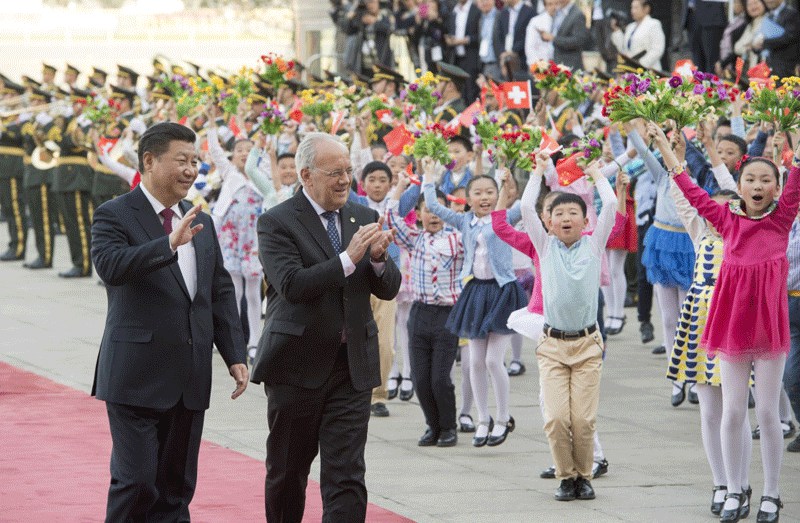 4月8日，國家主席習近平在北京人民大會堂同瑞士聯邦主席施奈德-阿曼舉行會談。會談前，習近平在人民大會堂東門外廣場為施奈德-阿曼舉行歡迎儀式。新華社記者 李學仁 攝