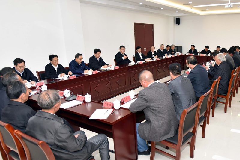 4月25日，中共中央總書記、國家主席、中央軍委主席習近平在安徽鳳陽縣小崗村主持召開農村改革座談會並發表重要講話。新華社記者 李濤 攝