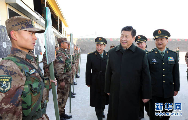 2013年11月28日，習近平視察濟南軍區部隊。李剛攝