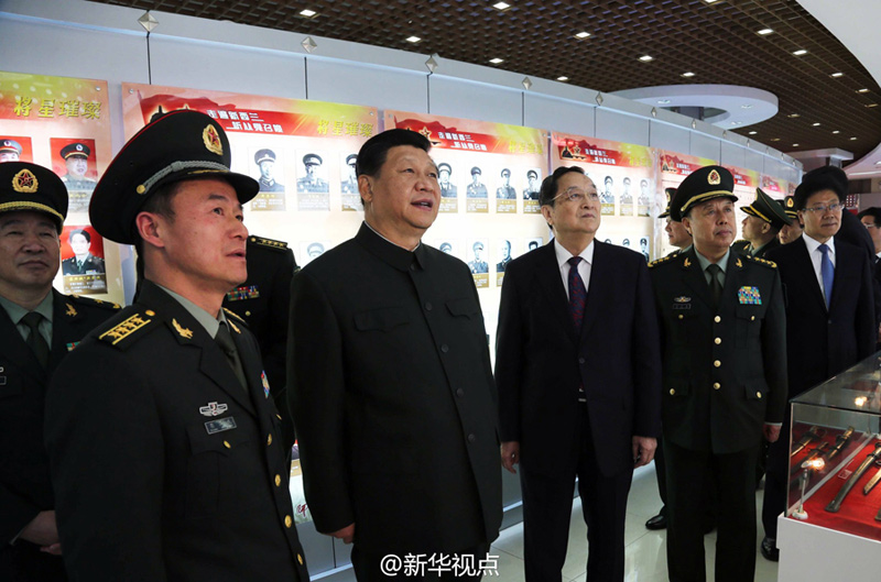 2014年4月29日下午，習(xí)近平參觀新疆軍區(qū)某紅軍師師史館。（記者 曹智 李剛）