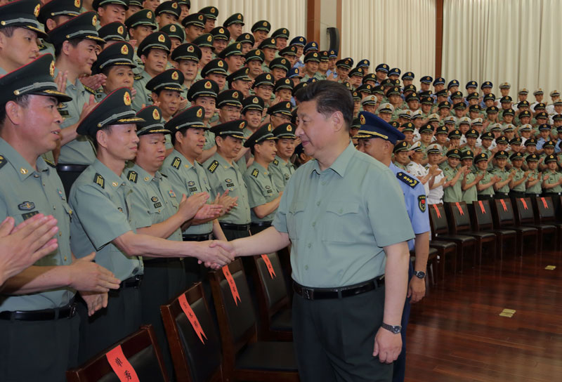 2015年5月26日，習近平在浙江省軍區機關親切接見駐浙部隊師以上領導干部和建制團單位主官。李剛 攝