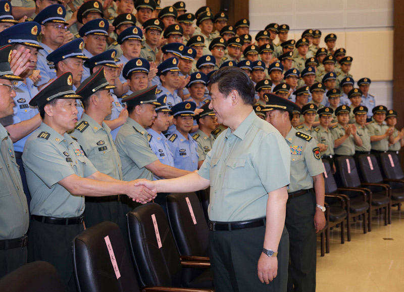 2015年八一建軍節前夕，習近平專門來到第16集團軍視察，7月18日下午，習近平親切接見集團軍機關處以上領導干部、師旅單位主官和駐長春部隊師以上領導干部、建制團單位主官。李剛 攝