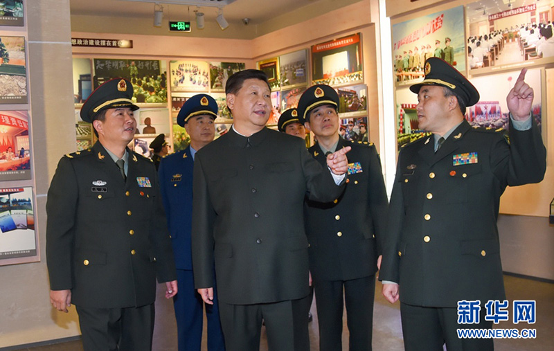 2016年1月5日，習近平到第13集團軍視察。這是習近平視察集團軍軍史館。 記者 李剛 攝