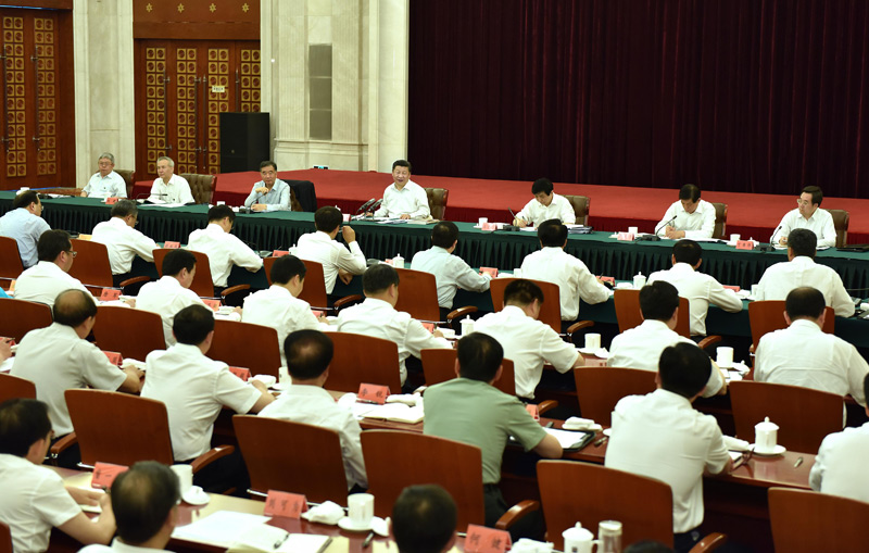 7月20日，中共中央總書(shū)記、國(guó)家主席、中央軍委主席習(xí)近平在銀川主持召開(kāi)東西部扶貧協(xié)作座談會(huì)並發(fā)表重要講話。 新華社記者 李濤 攝