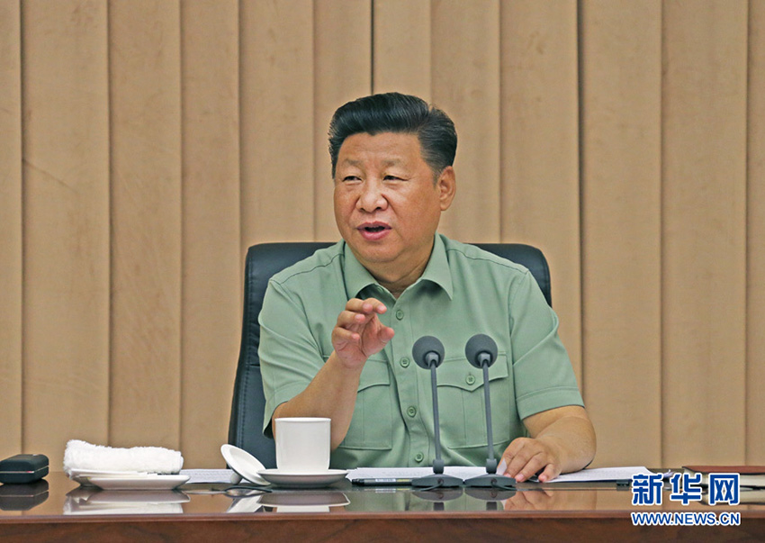 8月29日上午，中共中央總書記、國家主席、中央軍委主席習近平視察戰略支援部隊機關，代表黨中央和中央軍委，對戰略支援部隊第一次黨代表大會的召開表示熱烈的祝賀，向戰略支援部隊全體指戰員致以誠摯的問候。這是習近平聽取戰略支援部隊工作匯報后發表重要講話。新華社記者李剛攝