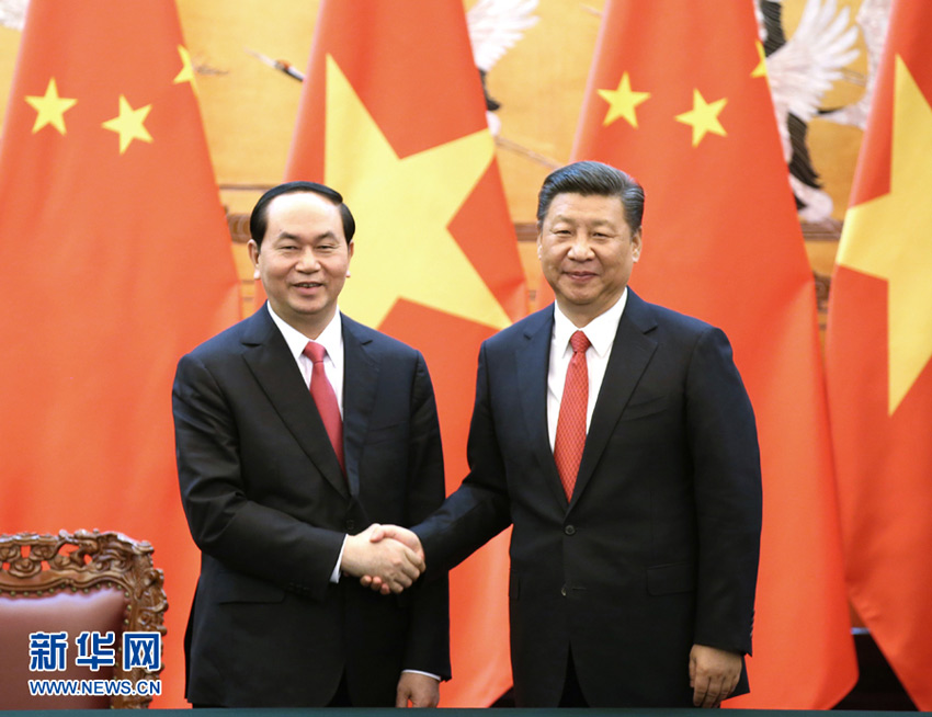 5月11日，國家主席習(xí)近平在北京人民大會堂同越南國家主席陳大光舉行會談。這是會談后，兩國元首共同見証雙邊合作文件的簽署。 新華社記者姚大偉 攝
