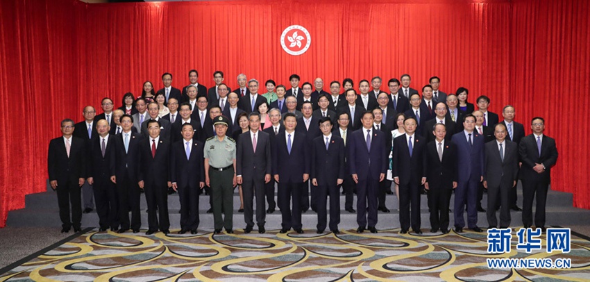 6月29日下午，國家主席習(xí)近平在香港會見香港特別行政區(qū)行政、立法、司法機(jī)構(gòu)負(fù)責(zé)人。 新華社記者 馬佔成 攝