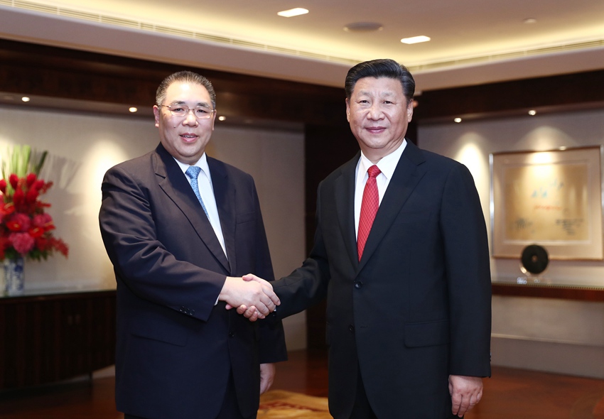 6月30日下午，國(guó)家主席習(xí)近平在香港會(huì)見前來出席慶祝香港回歸祖國(guó)20周年活動(dòng)的澳門特別行政區(qū)行政長(zhǎng)官崔世安。新華社記者 鞠鵬 攝