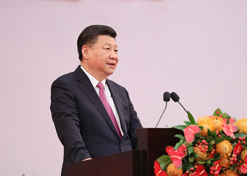 7月1日上午，慶祝香港回歸祖國20周年大會暨香港特別行政區第五屆政府就職典禮在香港會展中心隆重舉行。中共中央總書記、國家主席、中央軍委主席習近平出席並發表重要講話。新華社記者 蘭紅光 攝
