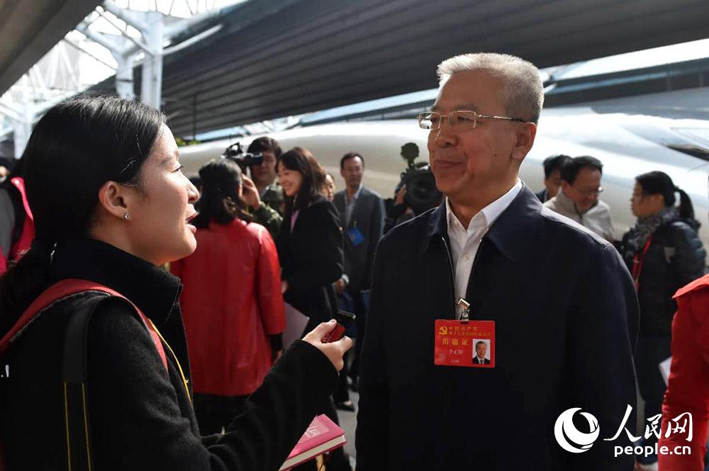 黨的十九大代表、山西省呂梁市委書記李正印接受人民網記者採訪。（人民網記者 翁奇羽 攝）