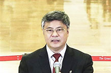 謝春濤代表接受採訪